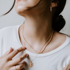 Dainty + Bold, you'll live in this necklace! This is my favourite necklace to layer with - it adds texture to any necklace stack! The Chain Details: - 18k Gold Filled - 2mm Thickness - 16, 18 or 20 inches in length  -  Hypoallergenic (lead + nickel free) - Tarnish and Water Resistant ∙ G O L D ∙ F I L L E D ∙ Gold-filled components contain 100+ times more real gold than gold-plated components and are both durable and tarnish resistant. It is more affordable and accessible than solid gold but hig Rope Chain Necklace Gold, Necklace Stacking, Necklace Rope, Necklace Stack, Chain Necklace Gold, Unique Pendant Necklace, Stacked Necklaces, Rope Twist, Rope Chain Necklace