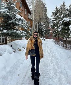 Aspen Picture Ideas, Aspen Outfit Winter, Ski Trip Outfit, Apres Ski Outfits, Ski Aesthetic, Apres Ski Style, Apres Ski Party, Chique Outfit, Colorado Outfits