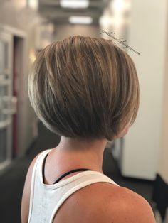 Stack Bob Haircut, Stacked Bob Haircut For Thinning Hair, Middle Part Pixie Bob, Short Tapered Bob Hairstyles, Short Back Bobs, Short Hairstyle Women Bobs, Short Layered Stacked Bob Haircut, Short Straight Bob Haircut, Short Textured Bob Hairstyles