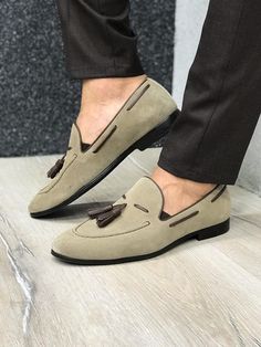 Tassel Suede Leather Cream Loafers – brabion Cream Loafers, Big Men Fashion, Gentleman Shoes, Suede Leather Shoes, Giuseppe Zanotti Shoes, Wholesale Shirts, Smart Casual Outfit, Casual Friday, Wholesale Shoes