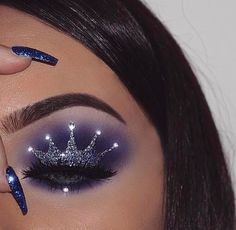 Princess makeup by @lauraalourenco Make Up Yeux, Makeup Forever Hd Foundation, Eye Makeup Glitter, Make Up Inspiration, Makeup Brush Set Professional, Creative Eye Makeup, Creative Makeup Looks, Professional Makeup Brushes, Eye Makeup Art