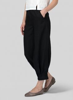 Linen Regular Fit Crop Pants Relaxed Linen Harem Pants For Loungewear, Linen Bottoms With Pockets For Casual Gatherings, Baggy Linen Wide Leg Pants For Loungewear, Relaxed Linen Harem Pants, Chic Relaxed Fit Linen Harem Pants, Relaxed Linen Harem Pants With Elastic Waistband, Linen Harem Pants With Elastic Waistband, Chic Linen Relaxed Fit Harem Pants, Chic Linen Harem Pants With Pockets