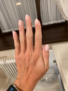 Short almond nude nails Short Almond Nude Nails, Almond Nude Nails, Rounded Acrylic Nails, Office Nails, 2022 Nails, Nagellack Trends, Short Almond Nails, Trendy Office, Short Almond