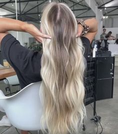 Bright Blonde Balayage Money Piece, Blonde Balayage On Light Hair, Stunning Blonde Hair, Blonde Hair Bayalage, Long Blonde Hair Ideas, Blonde Hair Colour Ideas, Medium Aesthetic, Light Blonde Balayage, Honey Balayage