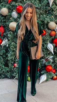 Cozy Christmas Outfits, Tea Party Outfit, Christmas Jumpsuit, Cozy Christmas Outfit, Winter Date Outfits, Christmas Tea Party, Christmas Outfit Ideas, Trendy Christmas Outfits, Outfit Looks