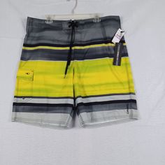 O'neill Board Shorts Color Gray And Yellow Size 38 A-1748. Yellow Bottoms For Summer Surfing, Casual Yellow Surfing Bottoms, Yellow Casual Short Swim Trunks, Yellow Short Bottoms For Surfing, Casual Yellow Short Swim Trunks, Yellow Casual Short-length Swim Trunks, Yellow Sporty Bottoms For Outdoor, Sporty Yellow Bottoms For Outdoor, Yellow Bottoms With Pockets For Outdoor