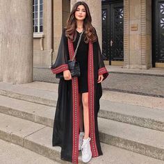 Long Beach Wear, Friday Style, Look Kimono, Long Kimono Cardigan, Mode Kimono, Chiffon Tunic, Sheer Kimono, Iranian Women Fashion, Mode Abaya