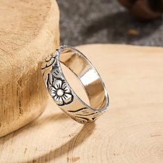 Product information: Color: Q396 antique silver Size: no.6, no.7, no.8, no.9, no.10 Style: Unisex Material: Alloy Style: antique style Ring With Flowers, Beautiful Silver Rings, Index Finger Rings, Rustic Rings, Party Rings, Types Of Rings, Boutique Jewelry, Womens Jewelry Rings, Vintage Rings