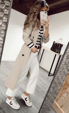 Parisian Style Outfit, Casual Chique Stijl, Style Basics, Mode Casual, Looks Street Style, Casual Work Outfits, Looks Chic, 가을 패션, White Pants