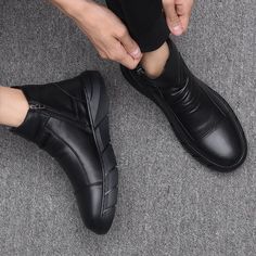 Product information:Material: PUStyle: simple and casualFeatures: solid color, high topColour: blackPacking list:Martin boots*1Product Image: Boots For Men Casual, Crop Top With Jeans, Casual Leather Shoes, Best Style, Boots For Men, Leather Lace Up Boots, Boot Types, Martin Boots, Business Dresses