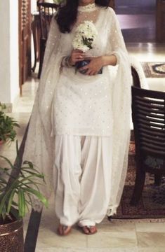 Mahira Khan Dresses, Desi Dress, Outfits Indian, Kameez Designs, Pani Puri, Punjabi Outfits, Mahira Khan, Traditional Indian Dress, Casual Indian Fashion