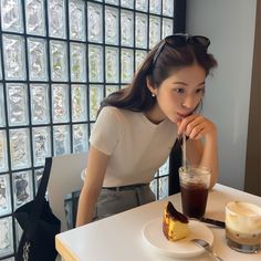 Friendship Photoshoot, Beautiful Photoshoot Ideas, 사진 촬영 포즈, Easy Trendy Outfits, Insta Photo Ideas, How To Pose, Korean Beauty, Ulzzang Girl