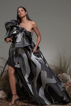 Description Grey Ballgown, Long dress Sleeveless Asymetric neckline One Shoulder Printed fabric Dry Clean Made in Spain SKU BIANCAVIL Bow Dress Outfit, Isabel Sanchis, Frocks And Gowns, Elie Saab Couture, High Fashion Photography, One Shoulder Gown, Evening Gowns Elegant, Grey Dress, Crop Top Outfits