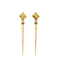 This chic and dramatic earring is a powerful statement for any look. The best part is that the sleek ornament is removable, allowing you to transform your dramatic statement earrings into small accent earrings for a more minimal effect. MATERIAL Gold-plated Bronze Modern Polished Earrings For Party, Chic Formal Plug Earrings, Chic Linear Earrings For Formal Occasions, Chic Pierced Linear Earrings For Formal Occasions, Modern Metal Linear Earrings For Evening, Chic Long Drop Linear Earrings For Formal Events, Chic Long Drop Linear Earrings For Formal Occasions, Modern Metal Plug Earrings For Formal Wear, Modern Metal Linear Earrings For Formal Occasions