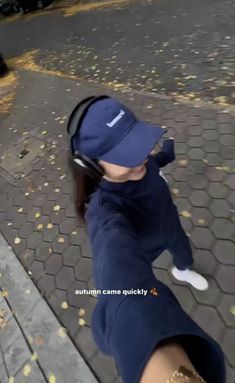 Running In Fall Aesthetic, Strava Aesthetic, Early Morning Run Aesthetic, Sport Girl Aesthetic, Running Selfie, Run Aesthetic, Jogging Aesthetic, Autumn Running, Fall Running