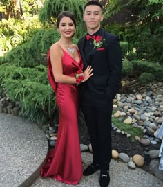 Red Tux Prom, All Black Suit Prom, Black And Red Tux, Green Men Suits, Tux For Prom, Prom Tuxedo Ideas, Suit Beach Wedding