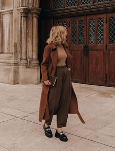 Aesthetic Fall Winter Outfits, Dark Academia Holiday Outfits, Dark Academia Coat Outfit, Business Casual Dark Academia, Dark Academia Outfit Shoes, Dark Academia Business Casual, Fall And Winter Outfits 2024, Fall Academia Outfits