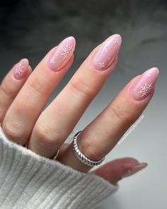 Snowflake Nails Ideas 2024 - 2025: 25 Gorgeous Designs to Try - Fall Update 2024 Christmas Nails Easy, Snowflake Nails, Winter Nail Designs, Winter Nail, Festival Nails, Xmas Nails, Chrome Nails