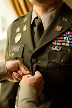 Liz and David had the most magical 4th of July wedding day at Westminster Events! We had the perfect golden hour light for their photos and there were so many great spots at their venue. Check out the blog for some more wedding day inspiration. Army Wedding Photos, Army Wedding Colors, Army Wedding Ideas, Army Service Uniform, Pose Man, Fairfax County Virginia