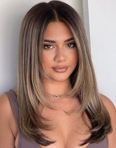 2023 Haircuts For Women Medium Layers, Short Medium Length Haircut With Layers, Long Front Layered Hair, Medium Length Haircut Front Layers, Straight Hair With Balayage, Medium Hair Cuts For Women Straight, Long Layers For Medium Length Hair, Straight Hair With Layers Medium Length, Straight Hair Layers Medium