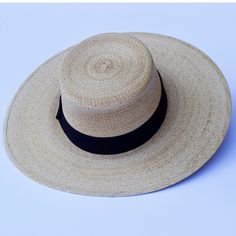 Cordobes hat is handmade by our artisan Luis Roberto Valdés in Jaracuaro Michoacán México. * Palm Leaf hat * size M (56-58) Leaf Hat, Palm Leaf, Artisan Craft, Palm Leaves, Straw Hat, Hat Sizes, Panama Hat, Boho Fashion, Straw