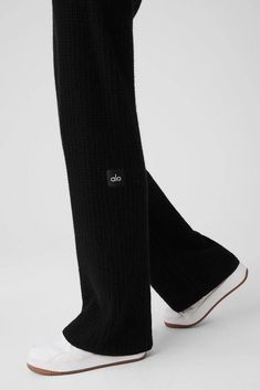 Indulge in irresistible comfort with the Cashmere High-Waist Plush Waffle Pant - Black. Crafted from the softest cashmere in a cozy waffle knit texture, these pants envelop the body with luxurious plushness for a lifestyle that's #CozyChic. With wide-legged drape and a curved ribbed high-rise waistband, this is the effortlessly stylish loungewear you'll live in both at home and for weekend strolls. Designed for Instagrammable comfort whether paired with its matching cropped sweater or a cashmere Luxury Women Style, Cozy Black Sweatpants For Fall, Black Lounge Pants For Winter, Black Lounging Pants For Winter, Super Comfy Outfits, Casual Cashmere Bottoms With Ribbed Waistband, Cozy Black Bottoms For Lounging, Cozy Black Lounging Bottoms, Cozy Cashmere Bottoms For Winter