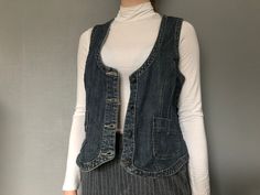 Vintage Women's Retro Denim Vest/ Blue Jeans tan / Metal buttons with label: BIAGGINI/ Biaggini/ Bolero vest/ Pockets. Seams inside with flower pattern. Condition: good. Measurements: Length: 19.7" / 50 cm Pit to pit: 20.1" / 51 cm Labeled size: EU 44 (plus size XL) Material: 99% cotton, 1% elastane Please check measurements to insure a proper fit. Remember to allow yourself some extra room for movement. You can compare these with something from your closet that fits you well. #JZ13 Cheap Fitted Denim Vest With Button Closure, Cheap Vintage Denim Vest With Buttons, Affordable 90s Style Denim Vest For Spring, Cheap Y2k Denim Vest For Summer, Cheap Y2k Denim Vest, Jean Beige, Vest With Pockets, Retro Jeans, Jeans Button