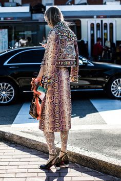 FWSS18 street style fashion week milan printemps ete 2018 Fashion Week Milan, Street Style Fashion, La Fashion, Global Style, Fashion Week Street Style, Street Style Looks, Vogue Paris