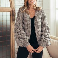 Oversized Chunky Thick Cable Knit Cardigan Sweater Crochet Cardigan Free Pattern, Pattern Puff Sleeve, Knit Cardigan Outfit, Cardigan Free Pattern, Spring Sweater Outfits, Ladies Knitting Patterns, Crochet Cardigan Free, Knit Cardigan Pattern, Cardigan Outfit