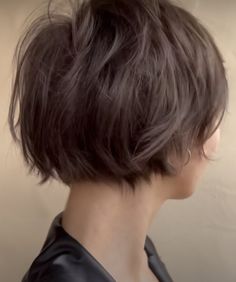 Extra Short Bob Haircuts, Ear Length Bob Back View, Very Short Bob Haircuts For Fine Hair, Short Edgy Bob Haircuts, Bixie Cut Straight, "bixie" Haircut Fine Hair, Bixie Colour Haircut, Short Hairstyle Plus Size Women, Vintage Bob Haircut