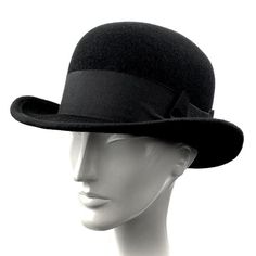 Classic derby hat made of black wool felt . Adorned with an excellent  black grosgrain ribbon and finished with a bow to the right of the hat.You can make the hat with your favorite color by choosing it from my Wool felt color card.Measurements in centimeters are 30 x 27. Crown height 12. Brim length 6. These measurements may have some slight variation depending on the size of the hat.For its elaboration we use very good quality and resistant wool felt.In our workshop in the Pyrenees we sew and Classic Wool Cloche Hat With Curved Brim, Classic Cloche Felt Hat For Winter, Classic Winter Cloche Felt Hat, Classic Wide Brim Cloche Hat, Classic Wool Cloche Fedora, Classic Cloche Felt Hat, Classic Winter Cloche Hat With Short Brim, Classic Wide Brim Cloche Hat For Formal Occasions, Winter Derby Hats With Curved Brim