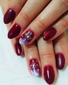 32 Glamorous Christmas Nail Ideas for a Dazzling Holiday Look - Mekardo Ombre Nail Art Designs Christmas, Snow Nails Winter, Snow Nail Art, Winter Wedding Nails, Snow Nails, Glamorous Christmas, Fancy Nails Designs, Ombre Gradient