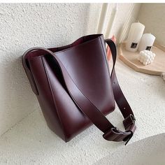 Brand Name: MR.YLLSShape: BucketPlace Of Origin: HE BEI ?ProvinceHandbags Type: Shoulder BagsTypes of bags: Shoulder HandbagsOrigin: CN(Origin)Main Material: PUClosure Type: HaspHardness: SOFTStyle: CasualModel Number: ZZ867Occasion: VersatileGender: WOMENPattern Type: SolidNumber of Handles/Straps: SingleInterior: Interior Zipper PocketInterior: No PocketDecoration: TasselItem Type: Handbagscolor: black,brown,khiki,greenstyle: fashion,lady,casual,luxurygender: females,feminine,woman,women,girls Black Gift Bags, Backpack Clothes, Simple Tote, Bag Badges, Shoulder Belt, Women Crossbody Bag, Travel Handbags, Bags Luxury, Wide Straps