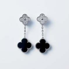 Silver Van Cleef, Van Cleef Earrings, Van Cleef And Arpels Jewelry, Clover Jewelry, Expensive Jewelry Luxury, Dope Jewelry, Jewelry Fashion Trends, Crystal Beads Bracelet