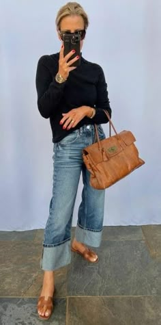 Laidback Chic Style, Tailored Feminine Style, Classy Outfits For 50 Year Old Women, Classic Simple Outfits, Fasion 2023 Fall, Cuffed Jeans Outfit 2024, Warm Weather Work Outfit, Over 40 Outfits, Look Jean