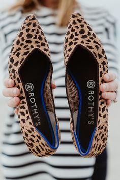 Are Rothy's Shoes Worth the Hype? - Kelly in the City Womens Flats 2022, Flats For Winter, Rothy’s Point Outfit, Rothys Driver Loafer Outfit, Womens Flats Shoes, Women’s Flats, Trendy Flats For Women, Rothys Shoes Outfit, Stylish Flats For Women