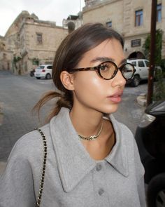 Glasses Outfit, Miu Miu Glasses, Ulzzang Makeup, Big Sunglasses, Oval Glasses, Chunky Earrings, Insta Inspo, Cat Eye Glasses, Winter Hairstyles