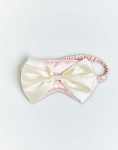 pink sleep mask with oversized ivory bow Pink Christmas Wishlist, Sleep Mask Aesthetic, Shirt Placket, Light Pink Bow, Sleeping Masks, Christmas List Ideas, Wishlist Ideas, Strawberry Glaze, Sleep Masks