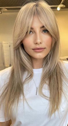 Straight Hair With Curtain Bangs, Hairstyles With Curtain Bangs, Blonde Straight Hair, Hair With Curtain Bangs, Blonde Hair With Bangs, Straight Blonde Hair, Fringe Bangs, Bangs With Medium Hair, Beige Blonde