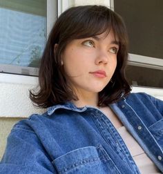 Bangs And Curtain Bangs Short Hair, Straight Bangs With Face Framing Layers, Dark Brown Bangs Hair, Bobs With Layers And Bangs, Hair Colour Ideas Blue Eyes, Swoopy Bangs Short Hair, Disney Aunt Haircut, Short Hair Shaggy Bangs, Julia Stiles Short Hair