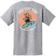 Kick back with the laid-back vibe of the beach with the Joe's Surf Shop Teddy The Surfing Dog Heavyweight Pocket Tee. Made from soft, durable cotton, this tee is all about comfort and easy style. The back features a fun graphic of Teddy, the surfing dog, catching some waves and spreading good vibes, perfectly capturing the spirit of Joe's Surf Shop. With a handy front pocket for stashing small essentials, this tee is as practical as it is cool. Whether you're lounging on the sand, catching some Graphic Tee Soft-washed T-shirt For Surfing, Relaxed Fit Gray Top For Beach, Heather Grey Relaxed Fit T-shirt For Summer, Surf Lifestyle, Dogs Tee, Casual Design, Surf Shop, Pocket Tee, Beach Style