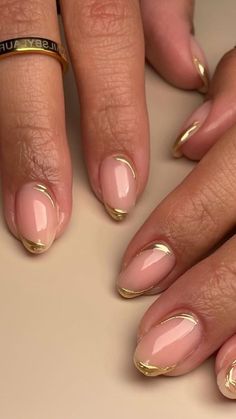 IG: @nailsbylauren.o Colourful Minimalist Nails, Gold Designs On Nails, Nails Gold Detail, Natural Nail Gel Designs, Gold Detail Nails, Gel Nails Gold, Nail Designs Gold, Cruise Nails, Subtle Nails