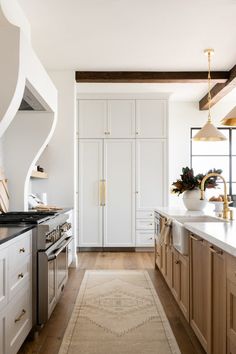 2025 Kitchen Trends and Design Ideas You Will Love – jane at home Mcgee Kitchen, Best Kitchen Design, Transitional Decor Kitchen, Kitchen Design Trends, Oak Kitchen, Transitional Kitchen, Kitchen Inspiration Design, Kitchen Trends, Studio Mcgee