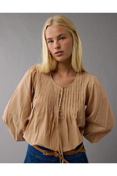 Crisp cotton/Crew neck/Slight balloon sleeve/Pintuck details at chest/This top is Real Good: Made with the planet in mind & a promise to continue to do better. Pintuck Blouse, Boho Chic Top, Do Better, Cotton Blouse, Delicate Jewelry, Cotton Blouses, Pin Tucks, Boho Chic, Women's Jeans