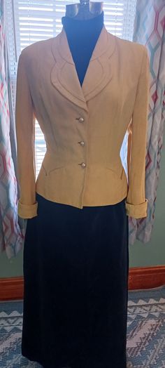 Sacony Palm Beach , Yellow suit jacket , has shoulder pads, and square pearls buttons. Small/meduum. Measurance is: chest pit to pit, 18", waist 14" across, shoulder 15". Good condition. Elegant Fitted Blazer With Gold Buttons, Vintage Fitted Button-up Blazer, Fitted Button-up Blazer With Gold Buttons, Fitted Blazer With Gold Buttons, Button-up, Fitted Blazer With Gold Buttons, Fitted Semi-formal Blazer With Gold Buttons, Fitted Blazer With Gold Buttons For Semi-formal Occasions, Vintage Fitted Blazer With Covered Buttons, Vintage Fitted Single Breasted Blazer