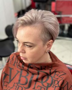 Hey there! Take a peek at this chic asymmetrical pixie cut! Short on one side, with a playful touch grazing the ear. Dyed a soft lavender, it adds a feminine flair. I'm loving how neat it looks, perfectly framing the face. Click for more inspo and follow us on Pinterest for endless hairstyle ideas! ** Photo Credit: Instagram @dudkazhenya Pixie Cut Short, Asymmetrical Pixie Cuts