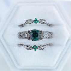 14K Black Gold Emerald Celtic Engagement Ring - Giliarto خواتم خطوبة, Celtic Engagement Rings, Black Gold Ring, Cute Engagement Rings, Magical Jewelry, Dream Engagement Rings, Gold Ring Sets, Pretty Rings, Fantasy Jewelry