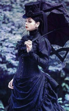 Romantic Gothic Fashion, Goth Victorian Aesthetic, Gothic Victorian Aesthetic, Gothic Fashion Victorian, Moda Steampunk, Victorian Costume