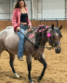 Horse Riding Outfit Women, Western Riding Clothes, Ranch Outfits, Western Horse Riding, Riding Outfits, Horseback Riding Outfits, Horse Riding Outfit, Bella Hadid Outfits, Cowgirl Aesthetic