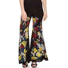 New Sandro Paris Black Floral Flared Printed Silk Pants Size 2 Elastic Waist Band Side Zipper. Measurements Inseam 31” Animal Print Pants, Ribbed Flares, Cropped Flare Pants, White Flares, Cropped Pants Women, Sandro Paris, Paris Woman, Brown Pants, Cropped Flares